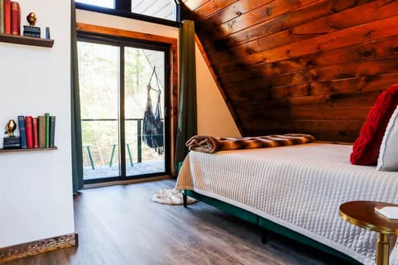 Red River Gorge Raven’s Summit Luxury HotTub WiFi