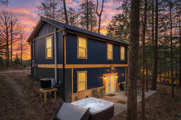 Cloud 9 | Hot Tub Climbing Wall | Heart of Red River Gorge | Sleeps 4